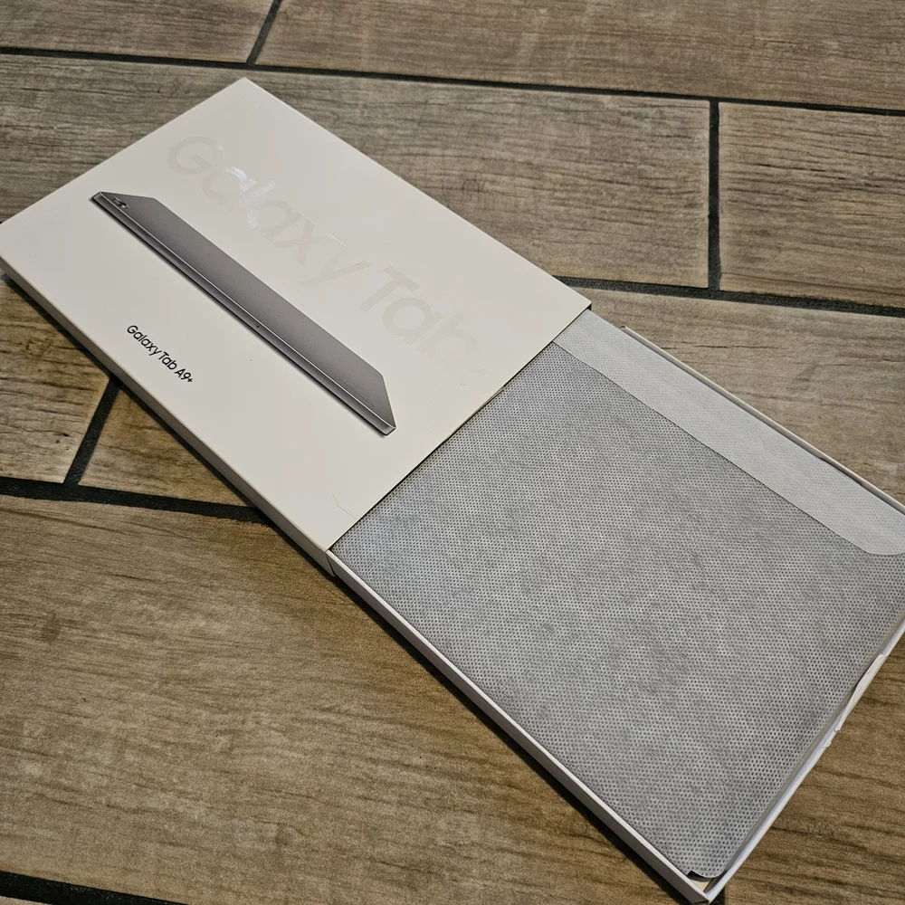 Samsung Galaxy Tab A9+ Silver White Packaging